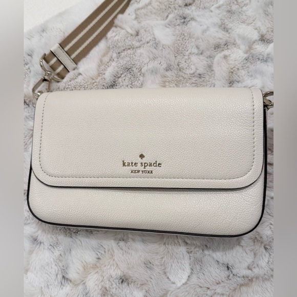kate spade Handbags - Kate Spade Ivory Crossbody